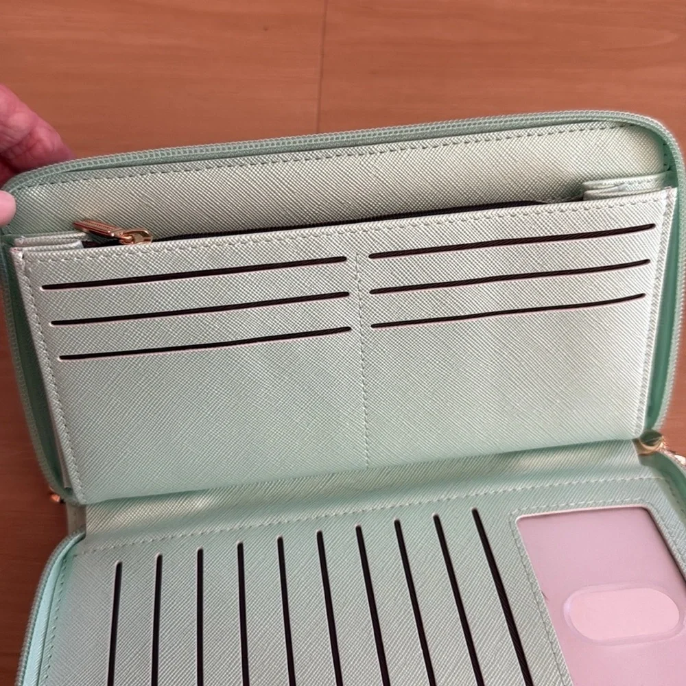 NWOT WOMEN WRISTLET CLUTCH HANDBAG PURSE MINT GREEN FAUX LEATHER WRIST STRAP - Picture 3 of 6